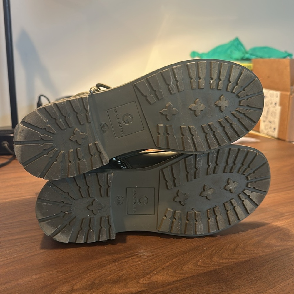 Like new green boots - Picture 4 of 4